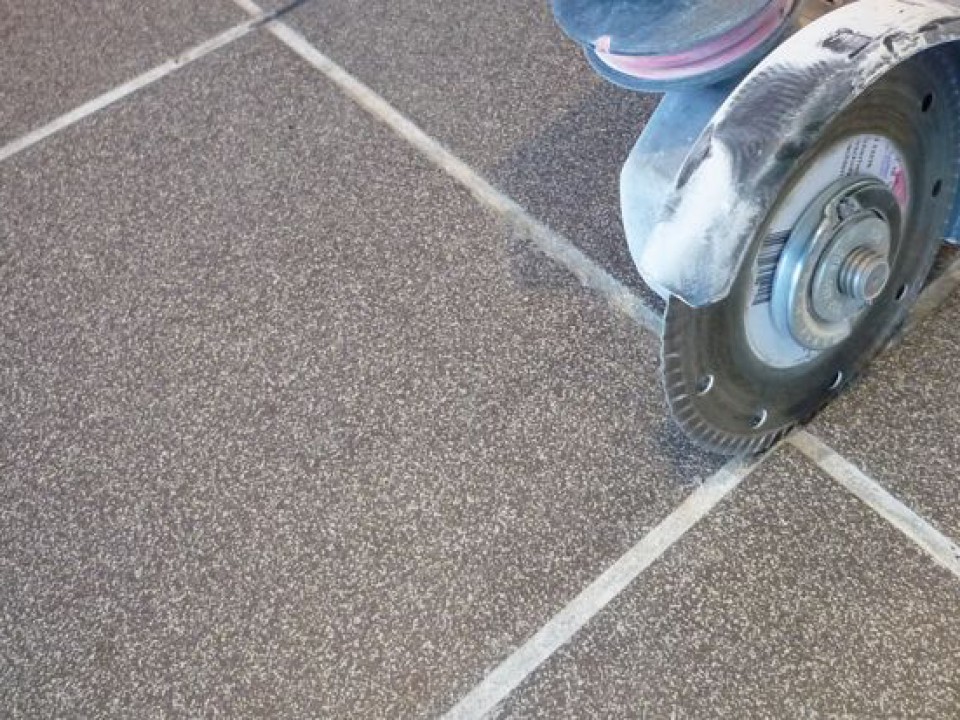 Beseitigung Von Hohlstellen Unter Keramischen Belagen Saint Gobain Weber