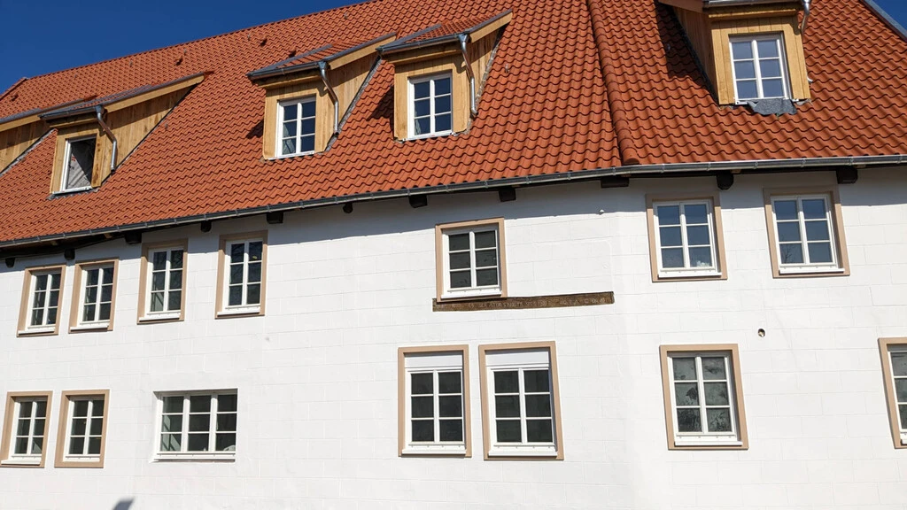 Außenaufnahme der Fassade des energetisch sanierten Fachwerk in Herzebrock