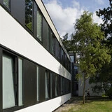 Seitliche Ansicht der Fassade bei der Referenz Schlachtensee mit weber.therm MW 035 express