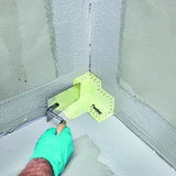 weber.tec 828 Innenecke in Kleber einbetten