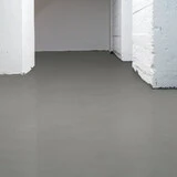 Nahaufnahme eines fertig sanierten Kellerbodens