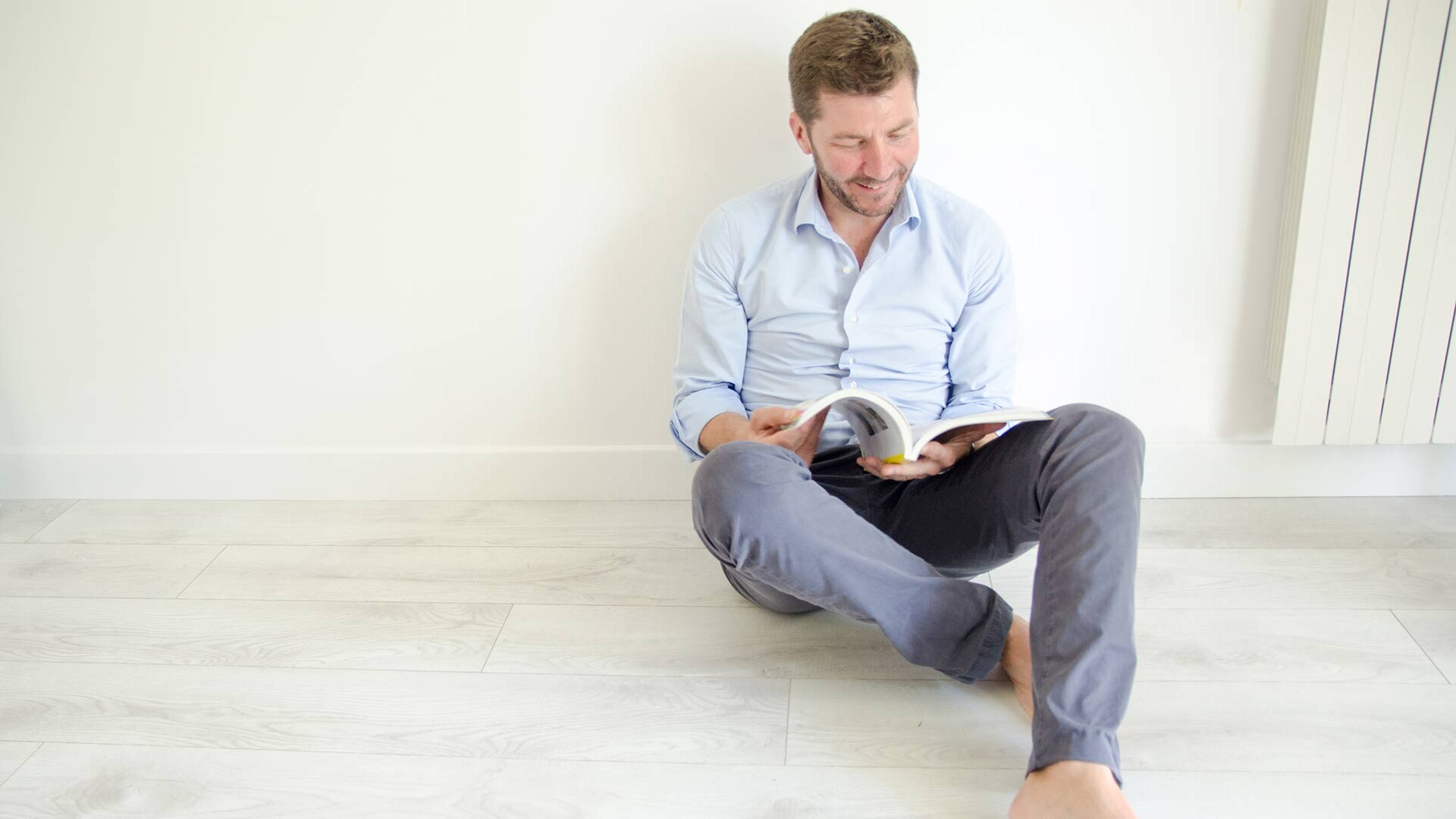 Erwachsener am lesen Erwachsener am lesen