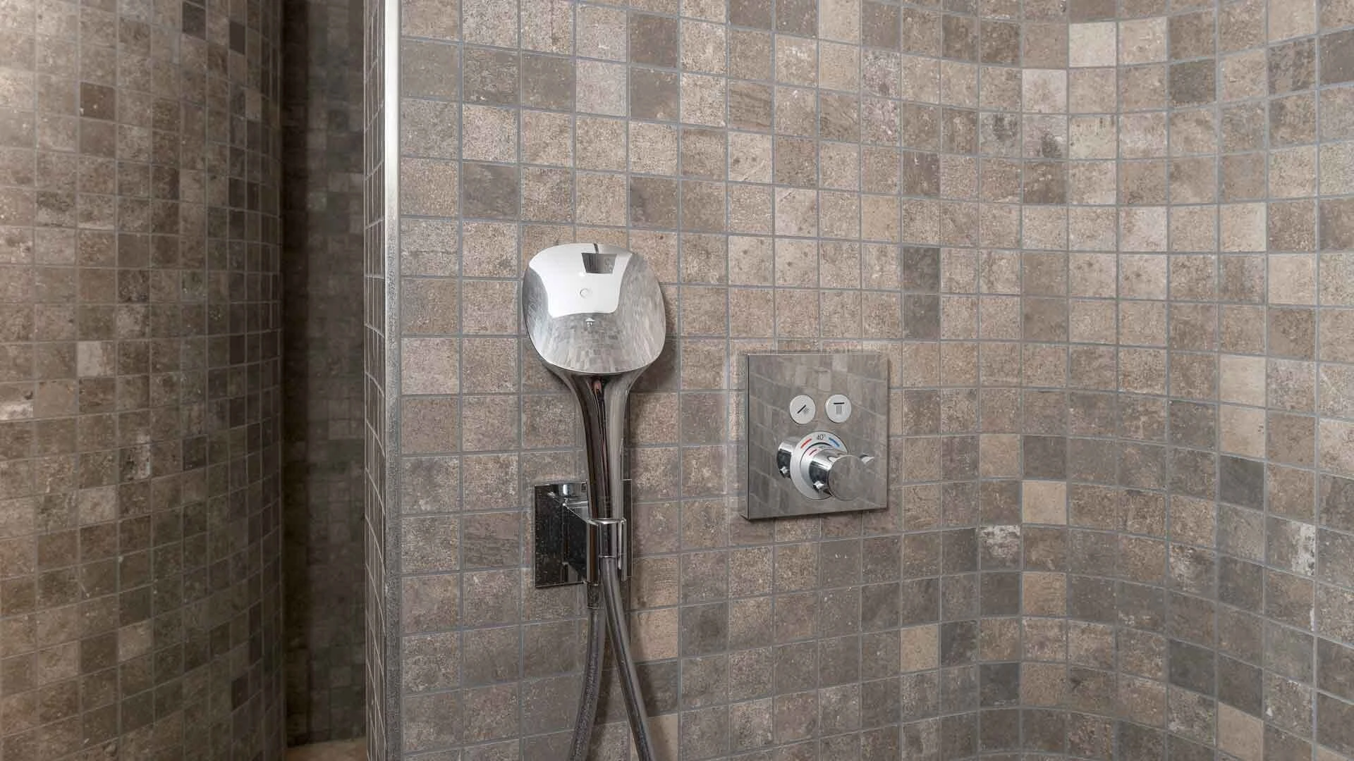 Dusche aus Glasmosaik