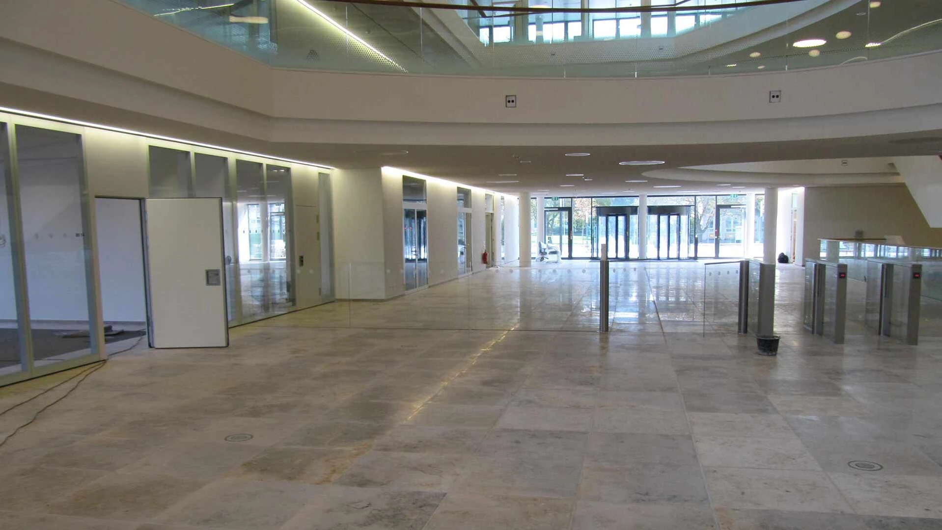 Büro- und Verkaufsgebäude