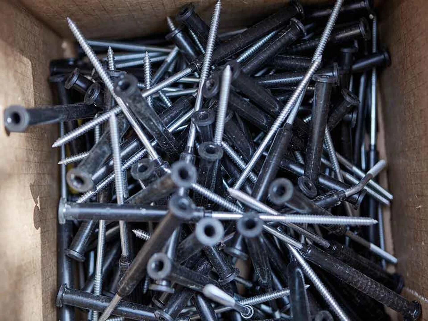 Nachhaltiges WDVS enthält Stahlschrauben