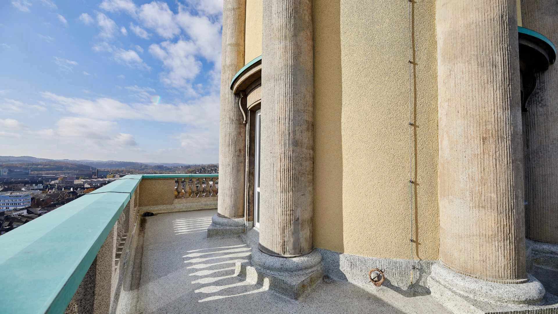 Seitliche Nahaufnahme des Rathaus Witten