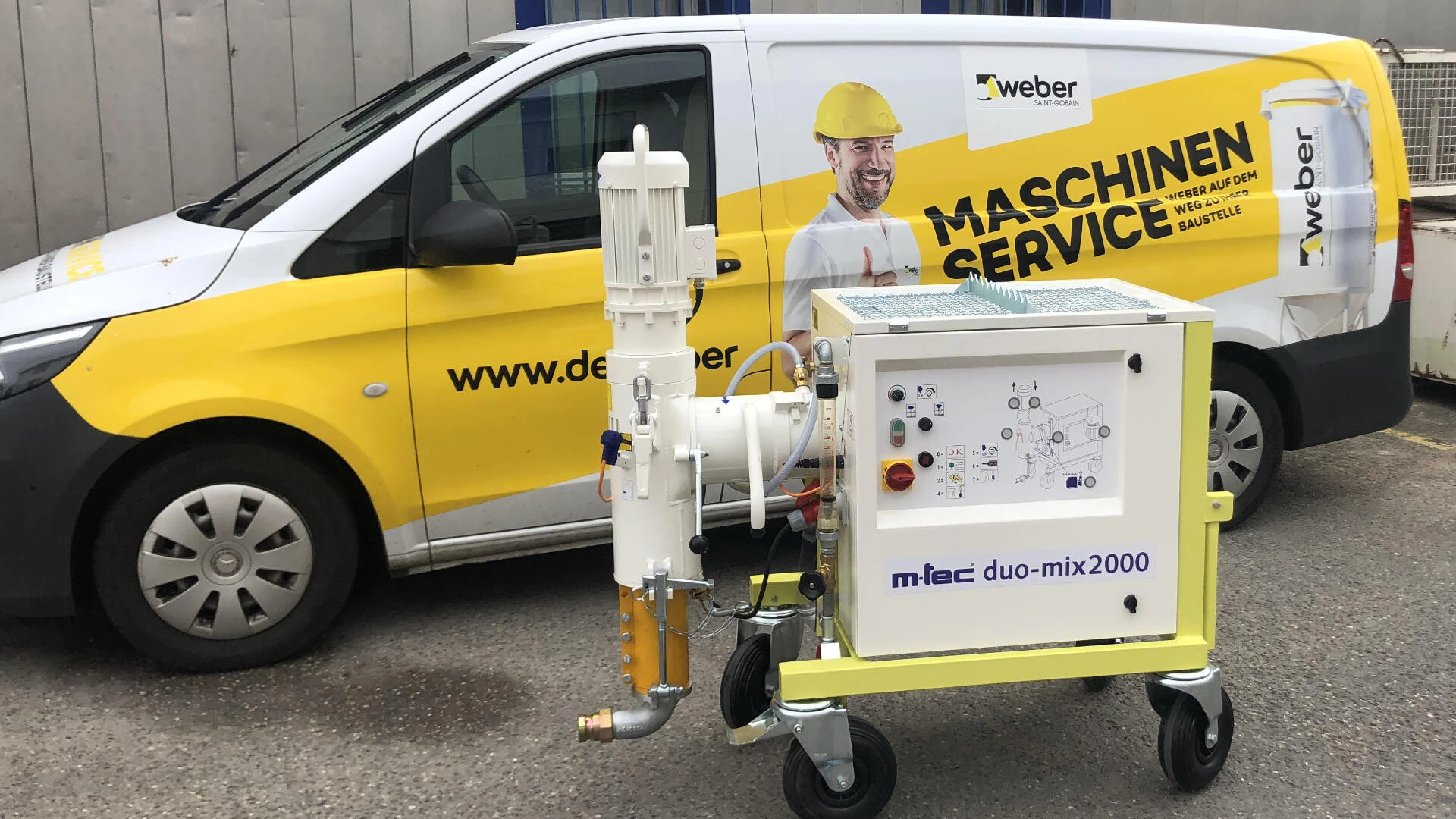 DuoMix 2000 vor dem weber Mini-PumpTruck