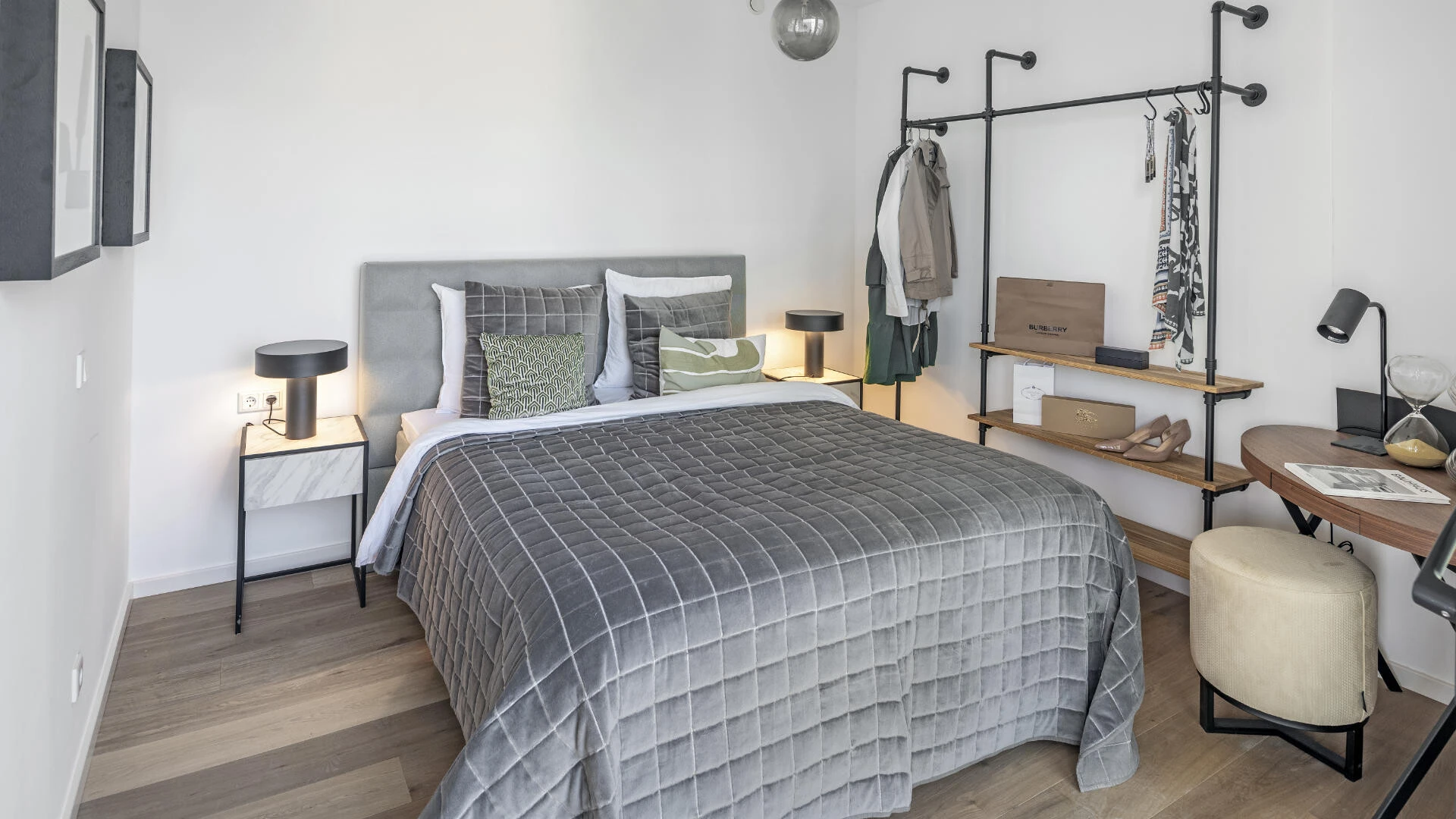 Schlafzimmer in einem Appartement im Eden Tower in Frankfurt