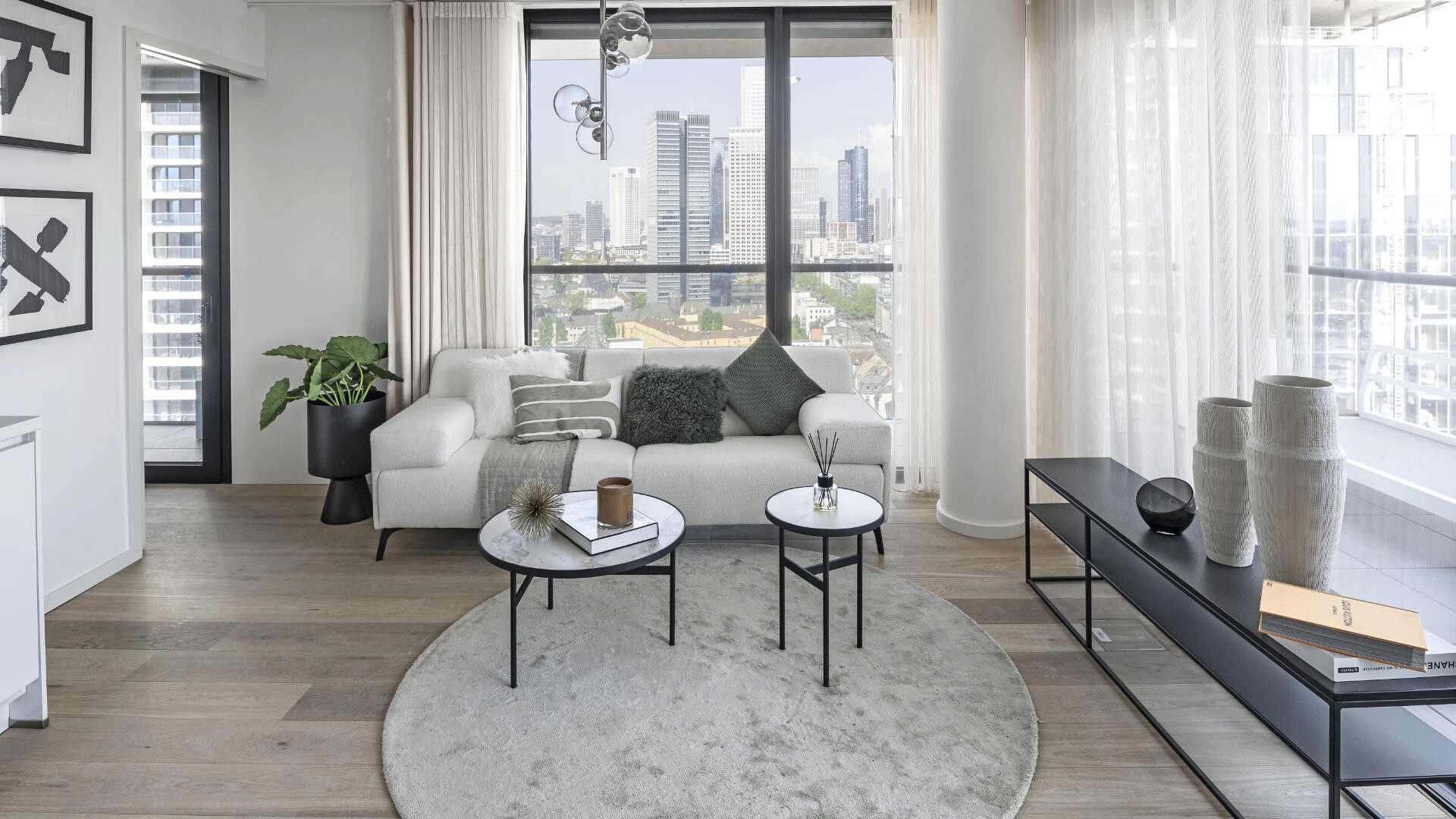 Wohnbereich in einem Appartement im Eden Tower in Frankfurt