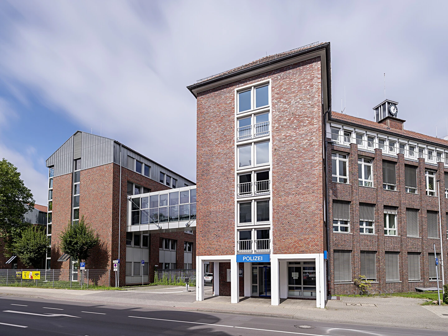 Backsteingebäude der Polizeiinspektion Delmenhorst als Beispielobjekt für die Feuchtesanierung der Asservatenkammer