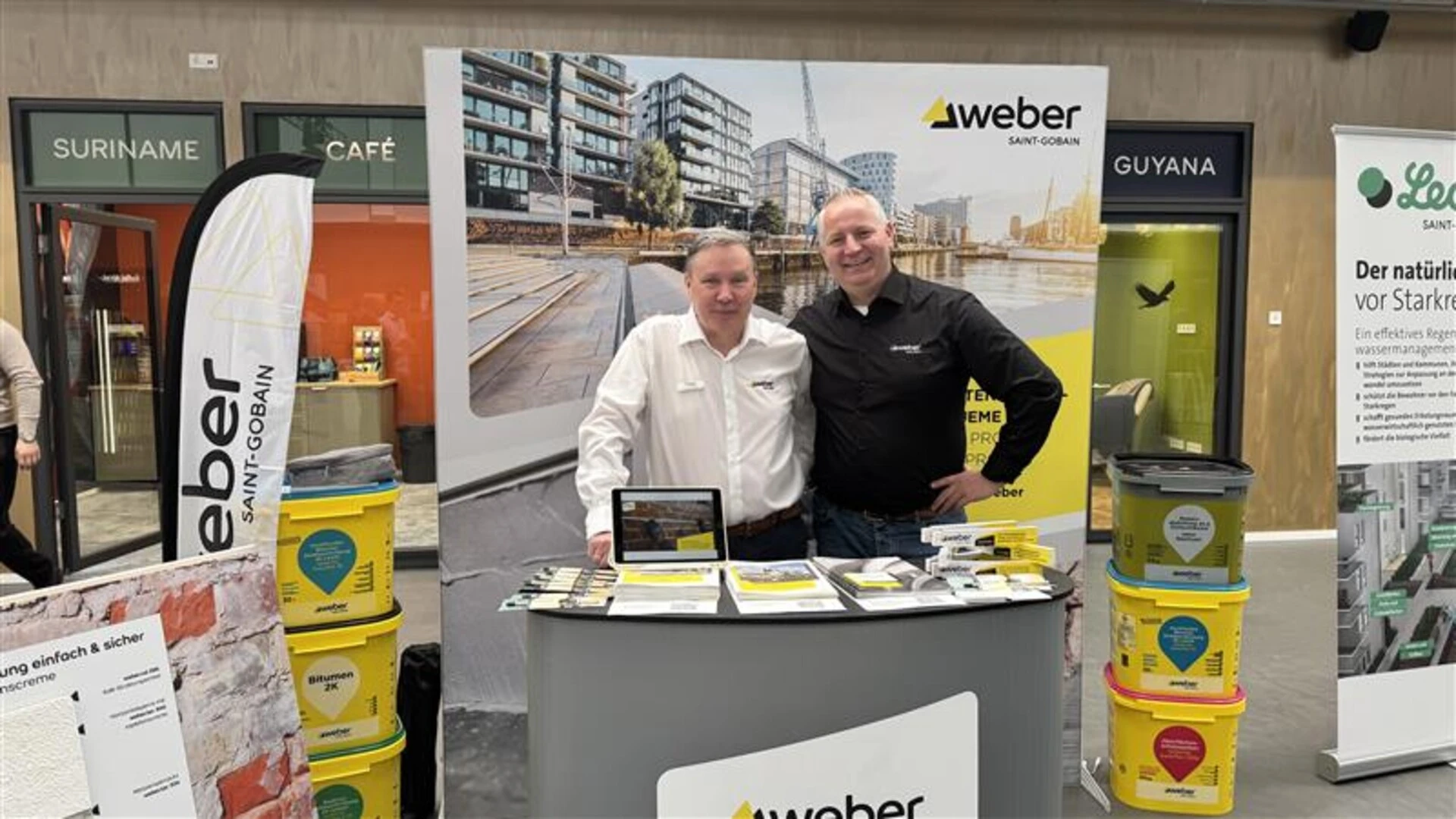 Weber stellte mit weber.tec Superflex D24 und dem Kellerinnensanierungs-System seine Lösungen für klimaresilientes Bauen der Zukunft vor