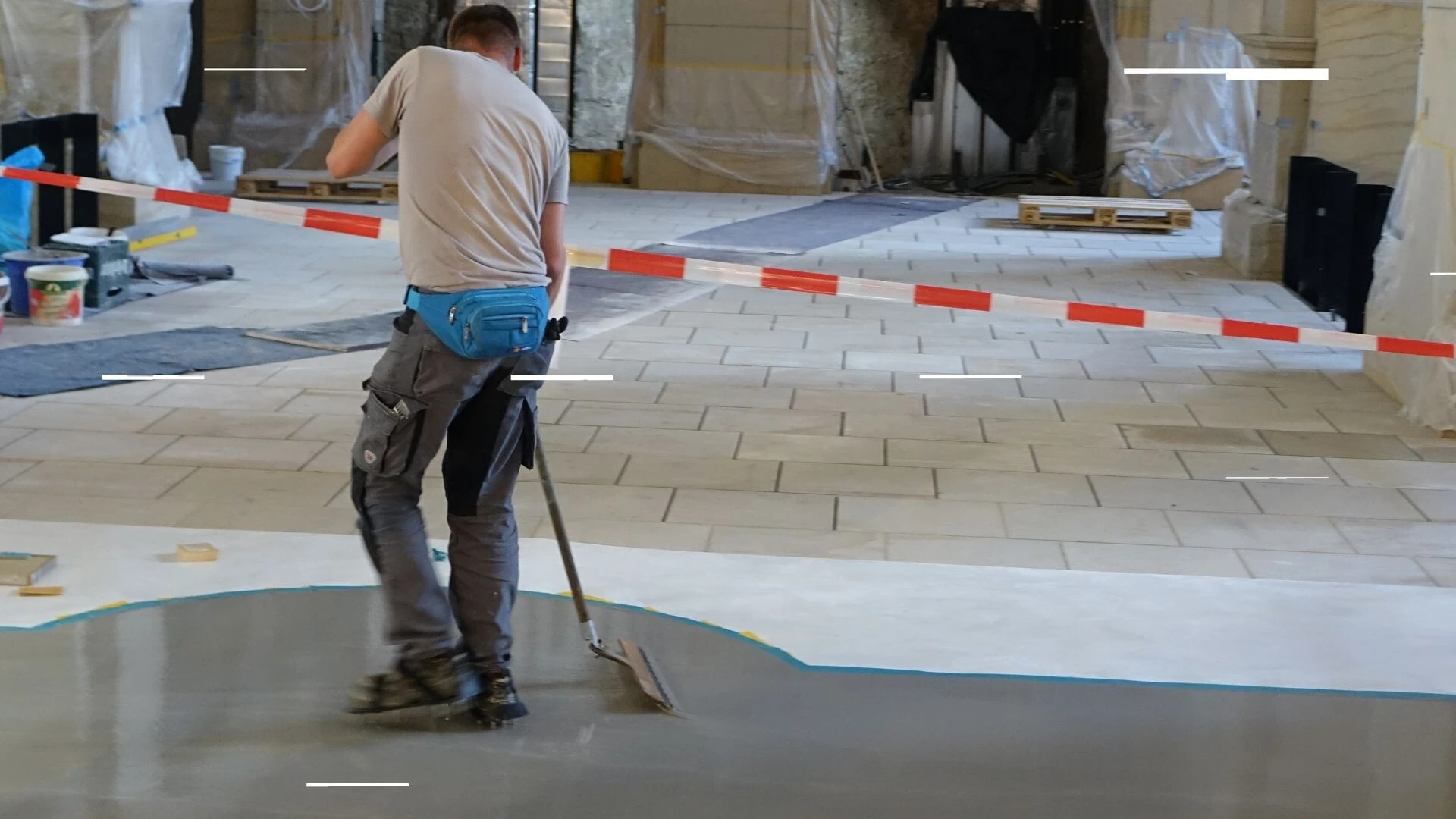 Innenraum der Schlosskapelle Dresden mit ruhiger, ebener Bodenoberfläche aus dem Weber Systemaufbau