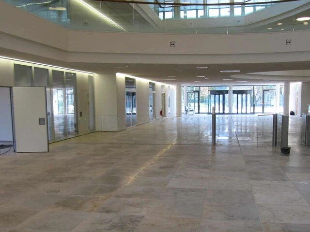 Büro- und Verkaufsgebäude