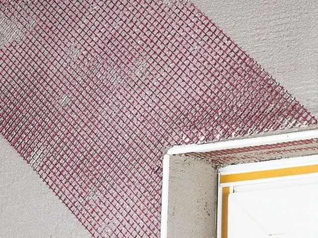 Diagonalarmierung im Bereich von Mauerwerksöffnungen anbringen