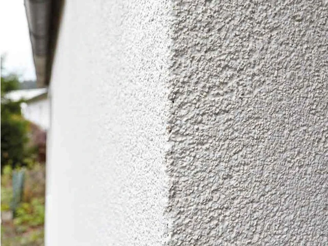 Nahaufnahme einer Fassade mit dem nachhaltigen WDVS weber.therm circle
