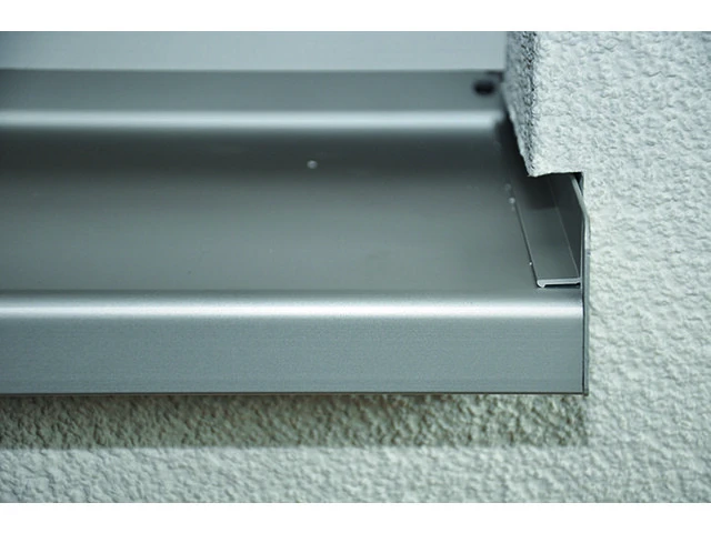 Alufensterbank wurde mit weber.therm Klebedichtstoff ST-Polymer eingebaut