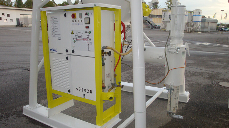 Silomischpumpe SMP 100 Silomischpumpe SMP 100 E an Silo montiert