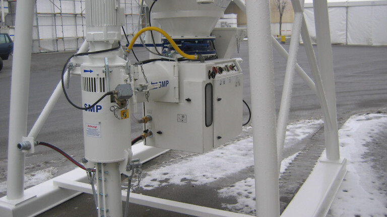 Silomischpumpe SMP FE Silomischpumpe SMP FE an Silo montiert