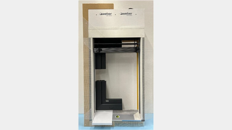Foto eines Exponats zum beispielhaften Aufbau der weber.projekt WDVS Fertigzarge für den Holzbau